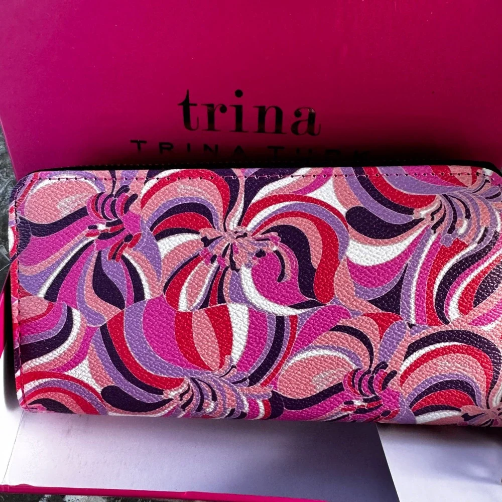 NWT Trina Turk Sea Anemone Large Zip Around Wallet Boxed Pink‎ Purple Floral